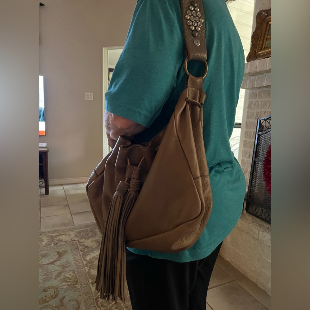 Two Bar West McFadin Leather Shoulder Bag - Picture 13 of 13